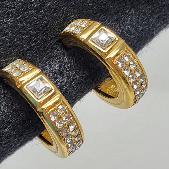 Givenchy Vintage Clip on Earrings - Picture 10 of 15